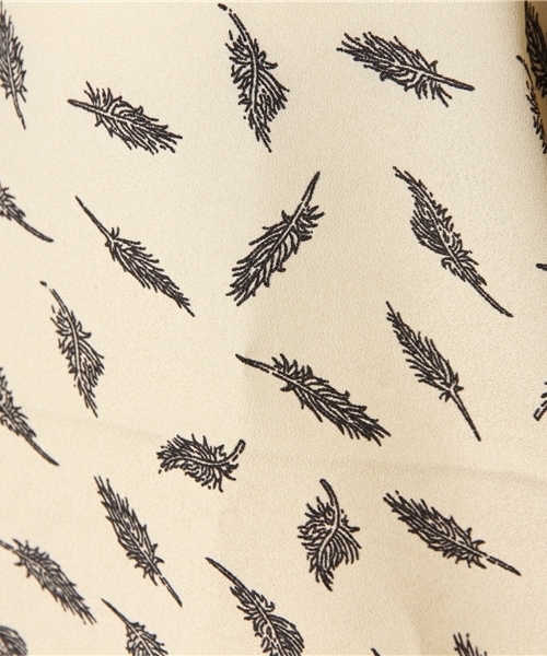 CIAOPANIC（チャオパニック）の「【Ciaopanic】袖タック半袖BL（シャツ/ブラウス・レディース・ベージュ/ネイビー・FREE）」の3枚目の写真