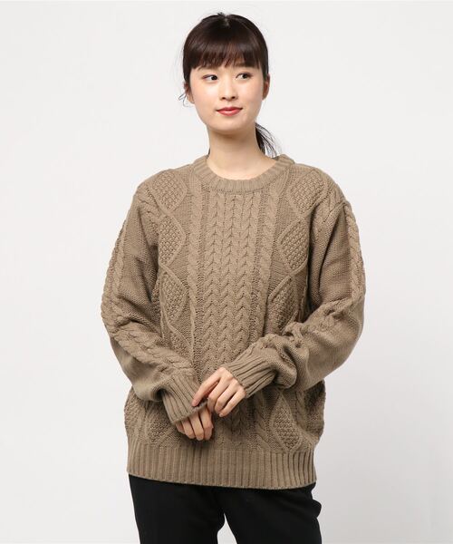 Bling Leads（ブリングリーズ）の「【Bl】ケーブル編みクルーネックニット（ニット/セーター・レディース・ブラック/ダークグリーン/ベージュ/ネイビー/グレー/オフホワイト/ブルー/アイボリー/マスタード/モカ/キャメル/ワイン/ピンク・MEDIUM/X-LARGE/LARGE）」の6枚目の写真