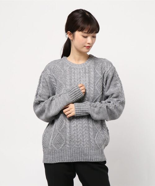 Bling Leads（ブリングリーズ）の「【Bl】ケーブル編みクルーネックニット（ニット/セーター・レディース・ブラック/ダークグリーン/ベージュ/ネイビー/グレー/オフホワイト/ブルー/アイボリー/マスタード/モカ/キャメル/ワイン/ピンク・MEDIUM/X-LARGE/LARGE）」の5枚目の写真