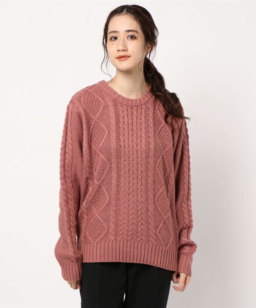 Bling Leads（ブリングリーズ）の「【Bl】ケーブル編みクルーネックニット（ニット/セーター・レディース・ブラック/ダークグリーン/ベージュ/ネイビー/グレー/オフホワイト/ブルー/アイボリー/マスタード/モカ/キャメル/ワイン/ピンク・MEDIUM/X-LARGE/LARGE）」の12枚目の写真