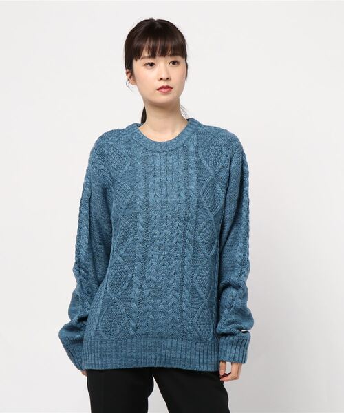 Bling Leads（ブリングリーズ）の「【Bl】ケーブル編みクルーネックニット（ニット/セーター・レディース・ブラック/ダークグリーン/ベージュ/ネイビー/グレー/オフホワイト/ブルー/アイボリー/マスタード/モカ/キャメル/ワイン/ピンク・MEDIUM/X-LARGE/LARGE）」の9枚目の写真