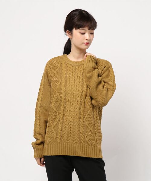 Bling Leads（ブリングリーズ）の「【Bl】ケーブル編みクルーネックニット（ニット/セーター・レディース・ブラック/ダークグリーン/ベージュ/ネイビー/グレー/オフホワイト/ブルー/アイボリー/マスタード/モカ/キャメル/ワイン/ピンク・MEDIUM/X-LARGE/LARGE）」の10枚目の写真