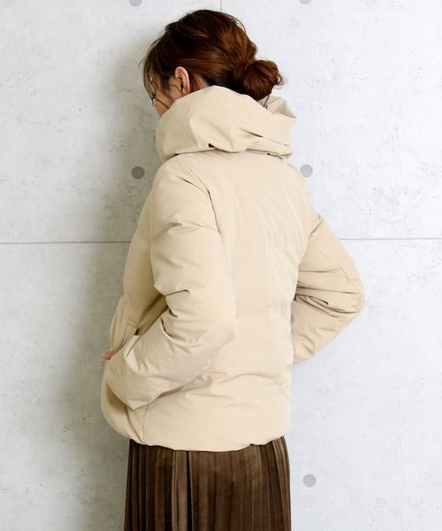 n'ee-ne（ネーネ）の「シームレスダウン（ダウンジャケット/コート・レディース・ブラック/ベージュ/ネイビー/グレイッシュベージュ・M/L）」の15枚目の写真