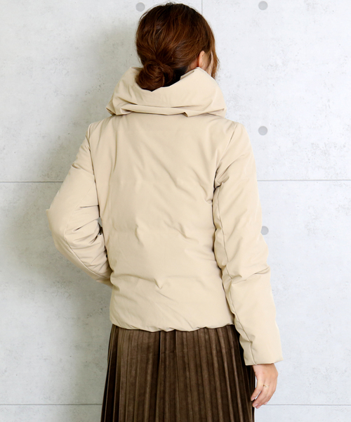 n'ee-ne（ネーネ）の「シームレスダウン（ダウンジャケット/コート・レディース・ブラック/ベージュ/ネイビー/グレイッシュベージュ・M/L）」の9枚目の写真