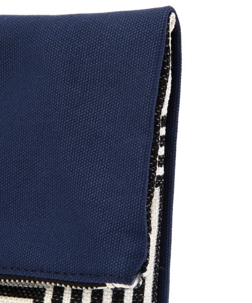 Another Edition（アナザーエディション）の「AE CMB CLT（クラッチバッグ・レディース・オフホワイト/ネイビー・フリー）」の5枚目の写真