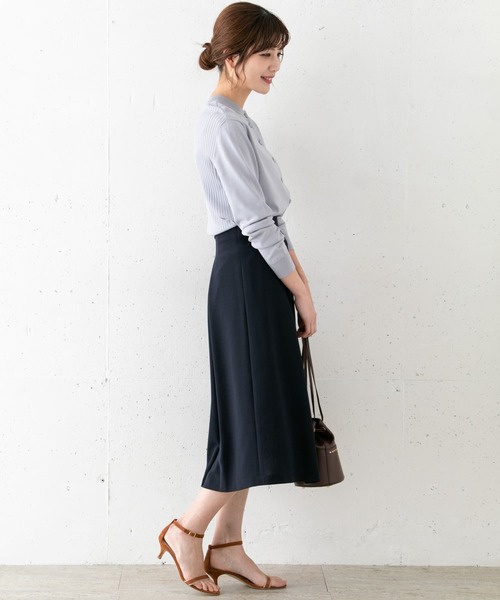 URBAN RESEARCH ROSSO（アーバンリサーチロッソ）の「SILVERLIGHTS　2WAYタックフレアスカート∴（スカート・レディース・ネイビー/ブルー・38/36）」の22枚目の写真