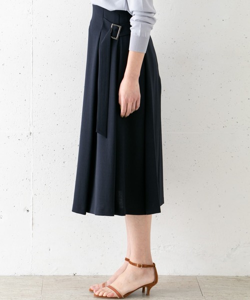 URBAN RESEARCH ROSSO（アーバンリサーチロッソ）の「SILVERLIGHTS　2WAYタックフレアスカート∴（スカート・レディース・ネイビー/ブルー・38/36）」の5枚目の写真