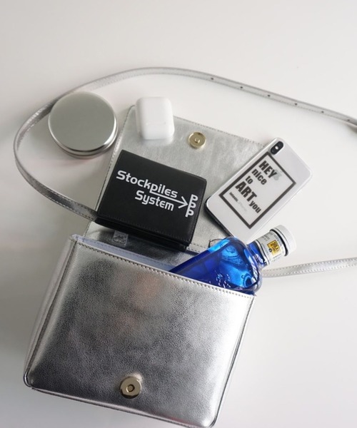 intoxic.（イントキシック）の「intoxic イントキシック POPPY BOX ミニ ショルダー（ショルダーバッグ・レディース・シルバー/ピンク・FREE）」の5枚目の写真