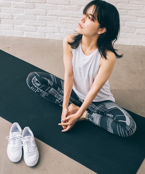 Reebok（リーボック）の「テック スタイル ヨガ マット / Tech Style Yoga Mat（スポーツグッズ・メンズ・ブラック/コーラル・FREE）」の3枚目の写真