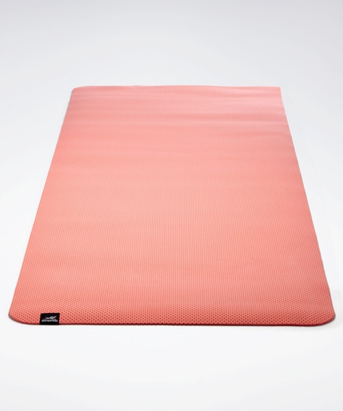 Reebok（リーボック）の「テック スタイル ヨガ マット / Tech Style Yoga Mat（スポーツグッズ・メンズ・ブラック/コーラル・FREE）」の10枚目の写真