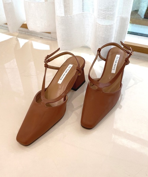 by muni:r(バイ ムニール)の「スリム スクエア ユニーク U字 ストラップ ヒール(パンプス・レディース・ブラック/ブラウン/ベージュ・24.0cm/23.0cm/25.0cm/24.5cm/22.5㎝/23.5cm/22.5cm)」の1枚目の写真