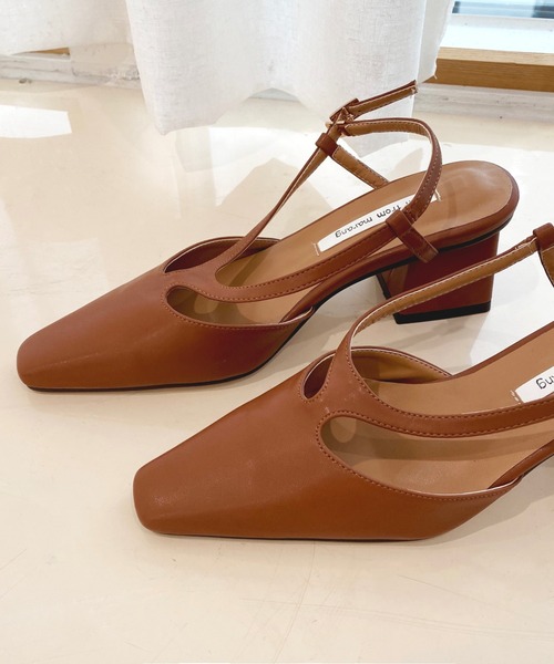 by muni:r(バイ ムニール)の「スリム スクエア ユニーク U字 ストラップ ヒール(パンプス・レディース・ブラック/ブラウン/ベージュ・24.0cm/23.0cm/25.0cm/24.5cm/22.5㎝/23.5cm/22.5cm)」の6枚目の写真