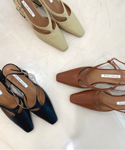 by muni:r(バイ ムニール)の「スリム スクエア ユニーク U字 ストラップ ヒール(パンプス・レディース・ブラック/ブラウン/ベージュ・24.0cm/23.0cm/25.0cm/24.5cm/22.5㎝/23.5cm/22.5cm)」の4枚目の写真