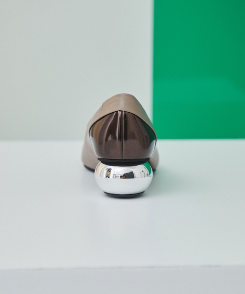 UNITED TOKYO（ユナイテッドトウキョウ）の「スチールヒールシューズ（パンプス・レディース・ネイビー/グレイッシュベージュ・1/2）」の5枚目の写真