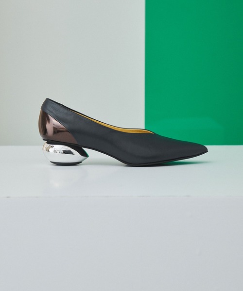 UNITED TOKYO（ユナイテッドトウキョウ）の「スチールヒールシューズ（パンプス・レディース・ネイビー/グレイッシュベージュ・1/2）」の12枚目の写真