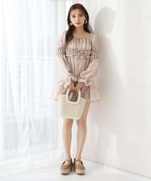 one after another NICE CLAUP（ワンアフターアナザーナイスクラップ）の「フリルティアードチュニック（シャツ/ブラウス・レディース・オフホワイト/モカ・FREE）」の3枚目の写真