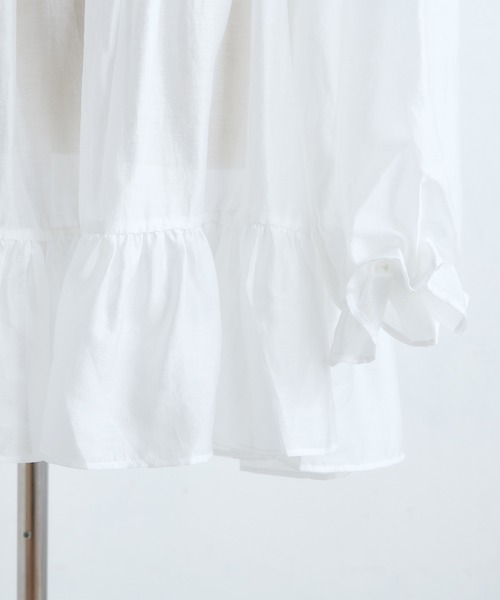 one after another NICE CLAUP（ワンアフターアナザーナイスクラップ）の「フリルティアードチュニック（シャツ/ブラウス・レディース・オフホワイト/モカ・FREE）」の15枚目の写真