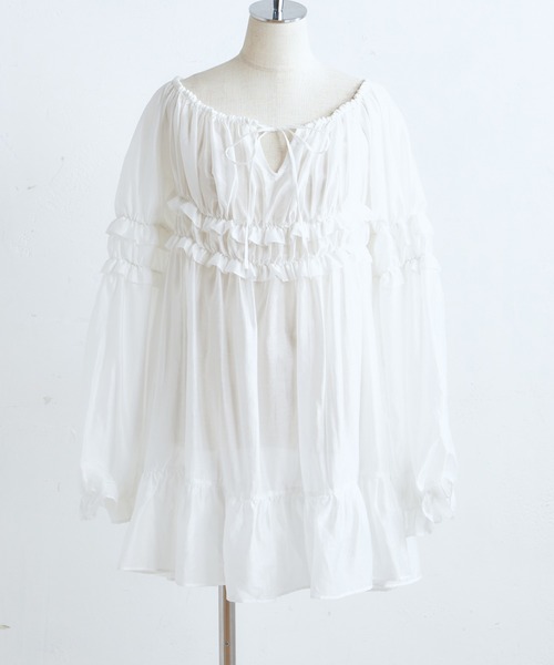 one after another NICE CLAUP（ワンアフターアナザーナイスクラップ）の「フリルティアードチュニック（シャツ/ブラウス・レディース・オフホワイト/モカ・FREE）」の12枚目の写真