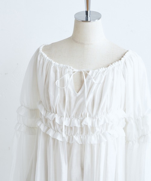 one after another NICE CLAUP（ワンアフターアナザーナイスクラップ）の「フリルティアードチュニック（シャツ/ブラウス・レディース・オフホワイト/モカ・FREE）」の13枚目の写真