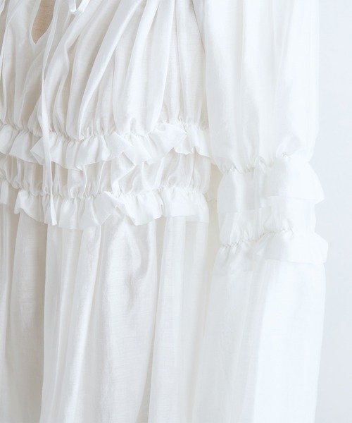 one after another NICE CLAUP（ワンアフターアナザーナイスクラップ）の「フリルティアードチュニック（シャツ/ブラウス・レディース・オフホワイト/モカ・FREE）」の14枚目の写真