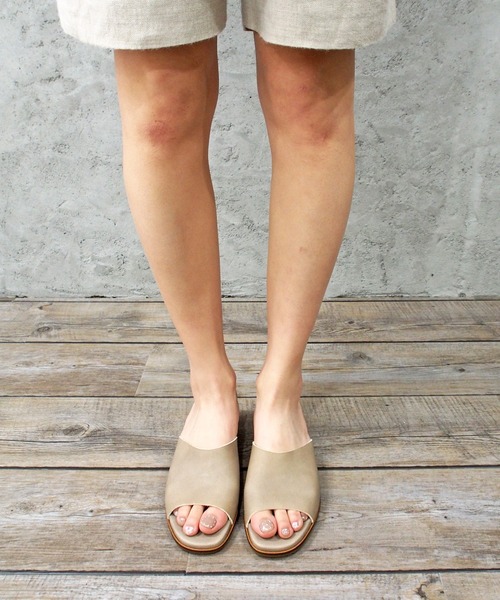 apres（アプレ）の「【LEZZA BOTANICA】シンプルミュールサンダル / apres（アプレ)（サンダル・レディース・ブラック/グレイッシュベージュ/アイボリー・24.0cm/24.5cm/22.5cm/23.0cm/23.5cm）」の21枚目の写真