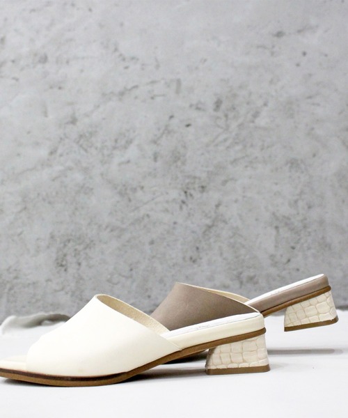 apres（アプレ）の「【LEZZA BOTANICA】シンプルミュールサンダル / apres（アプレ)（サンダル・レディース・ブラック/グレイッシュベージュ/アイボリー・24.0cm/24.5cm/22.5cm/23.0cm/23.5cm）」の4枚目の写真