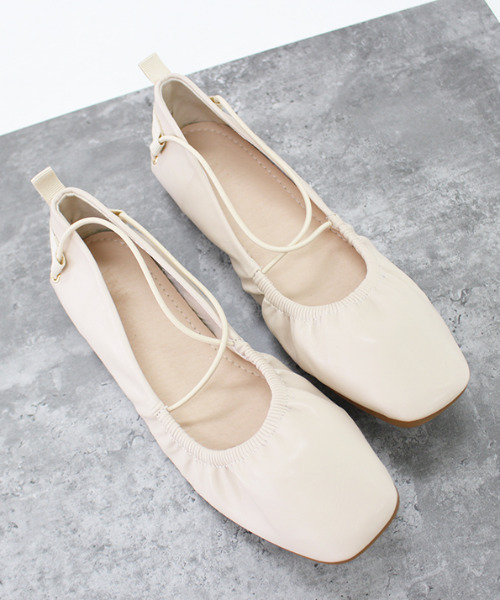 MODE ROBE(モードローブ)の「クロスストラップシューズ(パンプス・レディース・ブラック/アイボリー/キャメル・23㎝/24.5㎝/23.5㎝/24㎝/25㎝)」の2枚目の写真