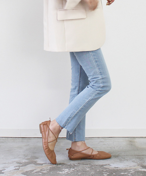 MODE ROBE(モードローブ)の「クロスストラップシューズ(パンプス・レディース・ブラック/アイボリー/キャメル・23㎝/24.5㎝/23.5㎝/24㎝/25㎝)」の21枚目の写真