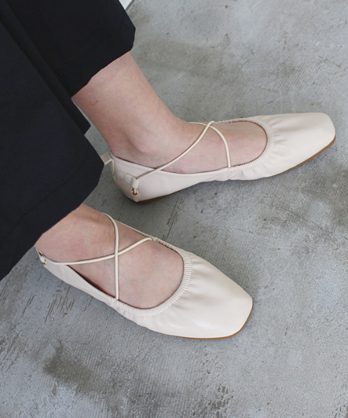 MODE ROBE(モードローブ)の「クロスストラップシューズ(パンプス・レディース・ブラック/アイボリー/キャメル・23㎝/24.5㎝/23.5㎝/24㎝/25㎝)」の8枚目の写真