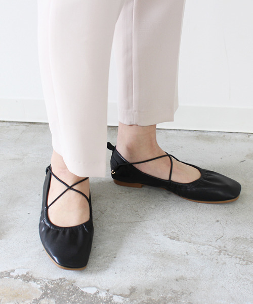 MODE ROBE(モードローブ)の「クロスストラップシューズ(パンプス・レディース・ブラック/アイボリー/キャメル・23㎝/24.5㎝/23.5㎝/24㎝/25㎝)」の16枚目の写真