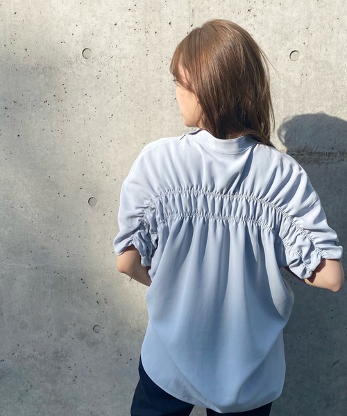 CAST:(キャストコロン)の「ギャザーブラウス(シャツ/ブラウス・レディース・ホワイト/ブラック/イエロー/ブルー/ネイビー/ブラウン・M)」の5枚目の写真