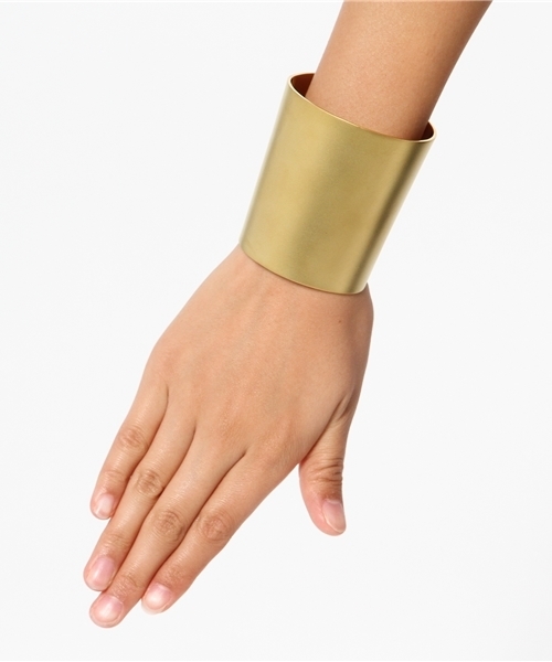 BEAMS BOY（ビームスボーイ）の「BEAMS BOY / BRASS ウルトラ ワイド バングル（バングル/リストバンド・レディース・イエロー系その他・ONE SIZE）」の2枚目の写真