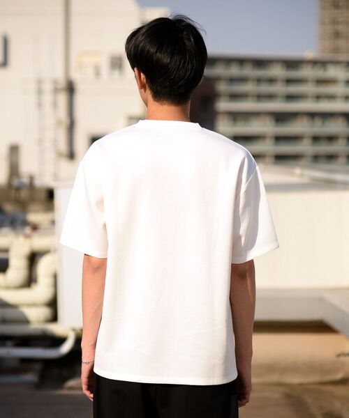 SHIPS(シップス)の「【WEB限定】SHIPS: ワンポイント ロゴ ライト バルキー ポンチ ポケット Tシャツ(Tシャツ/カットソー・メンズ・ホワイト/グレー/ライトグリーン/ラベンダー/キャメル・SMALL/MEDIUM/LARGE/X-LARGE)」の11枚目の写真