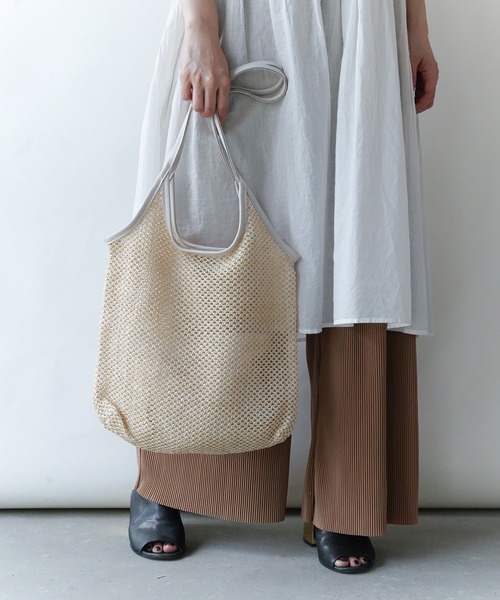 Loco Ocean(ロコオーシャン)の「ポーチ付きパイピングサマーバッグ メッシュトートバッグ(トートバッグ・レディース・ブラック/ホワイト/ベージュ・ONE SIZE)」の10枚目の写真