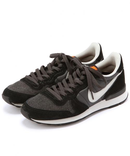 green label relaxing（グリーンレーベルリラクシング）の「[ナイキ]　NIKE INTERNATIONALISTGLR スニーカー（スニーカー・メンズ・ブラック/オレンジ・28cm/27cm/26.5cm/26cm/27.5cm）」の2枚目の写真