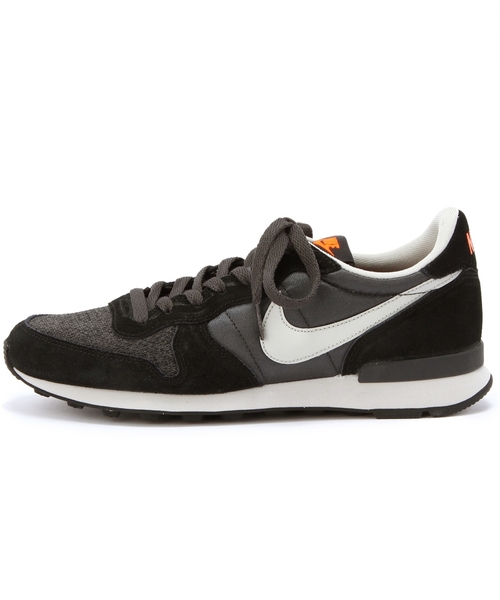 green label relaxing（グリーンレーベルリラクシング）の「[ナイキ]　NIKE INTERNATIONALISTGLR スニーカー（スニーカー・メンズ・ブラック/オレンジ・28cm/27cm/26.5cm/26cm/27.5cm）」の4枚目の写真