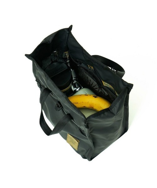 AS2OV（アッソブ）の「NYLON POLYCARBONATE LUNCH BAG ランチバッグ（エコバッグ/サブバッグ・メンズ・ブラック/カーキオリーブ・ONESIZE）」の5枚目の写真