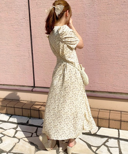 apres jour(アプレジュール)の「花柄フロントタックワンピ【ZOZOTOWN限定アイテム】(ワンピース・レディース・ベージュ/オフホワイト/ブルー系その他/イエロー系その他・SMALL/MEDIUM/X-LARGE)」の4枚目の写真