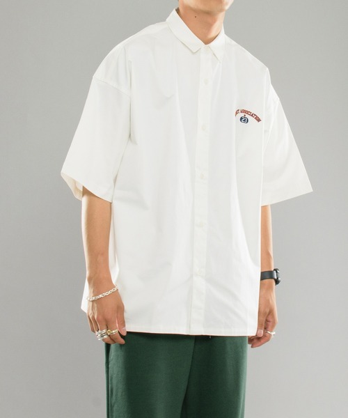 kutir(クティール)の「カレッジロゴ刺繍シャツ(シャツ/ブラウス・メンズ・ホワイト/サックスブルー・MEDIUM/LARGE)」の11枚目の写真