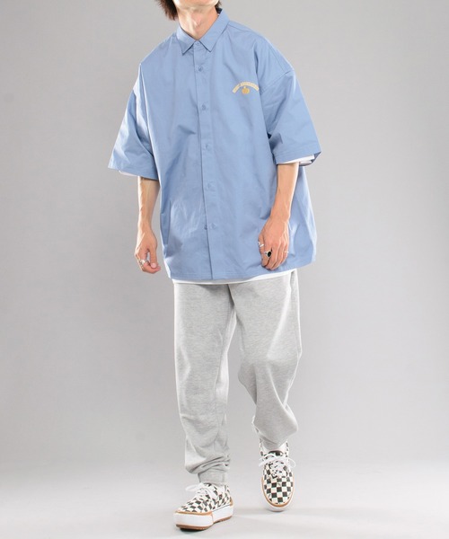 kutir(クティール)の「カレッジロゴ刺繍シャツ(シャツ/ブラウス・メンズ・ホワイト/サックスブルー・MEDIUM/LARGE)」の16枚目の写真