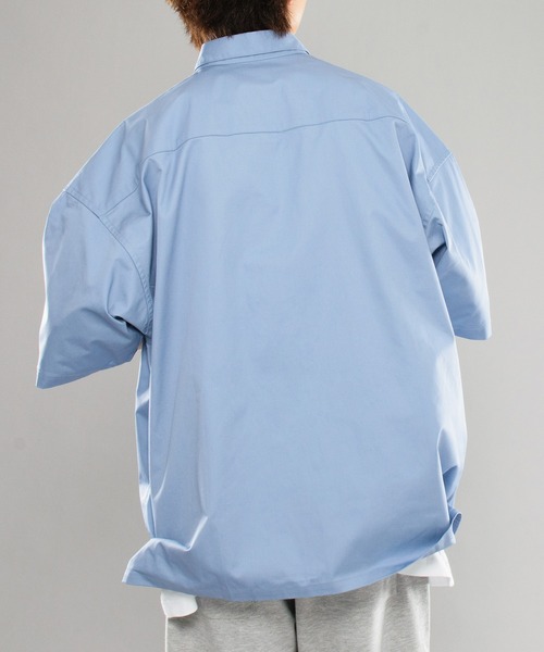 kutir(クティール)の「カレッジロゴ刺繍シャツ(シャツ/ブラウス・メンズ・ホワイト/サックスブルー・MEDIUM/LARGE)」の5枚目の写真