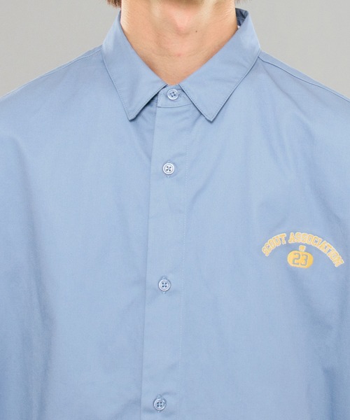 kutir(クティール)の「カレッジロゴ刺繍シャツ(シャツ/ブラウス・メンズ・ホワイト/サックスブルー・MEDIUM/LARGE)」の10枚目の写真