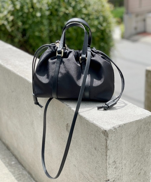 un dix cors（アンディコール）の「kiara(キアラ)　ナイロンミニギャザーバッグ（ショルダーバッグ・レディース・ライトブラウン/ブラック/レッド・FREE）」の2枚目の写真