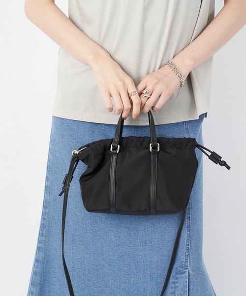 un dix cors（アンディコール）の「kiara(キアラ)　ナイロンミニギャザーバッグ（ショルダーバッグ・レディース・ライトブラウン/ブラック/レッド・FREE）」の4枚目の写真