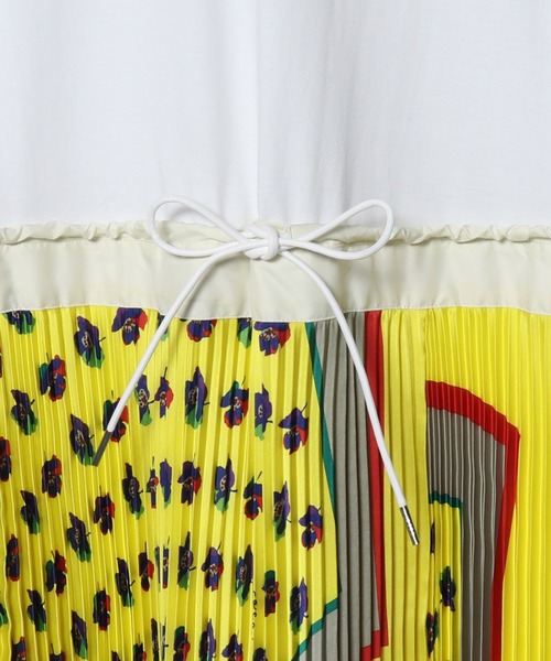 Sacai（サカイ）の「SACAI / コンビプリーツワンピース（ワンピース・レディース・ダークブラック/レモンイエロー・1）」の5枚目の写真