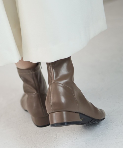 SESTO（セスト）の「ポインテッドトゥローヒールストレッチショートブーツ（ブーツ・レディース・アイボリー/グレイッシュベージュ/ブラック・LL/3L/S/M/L）」の21枚目の写真