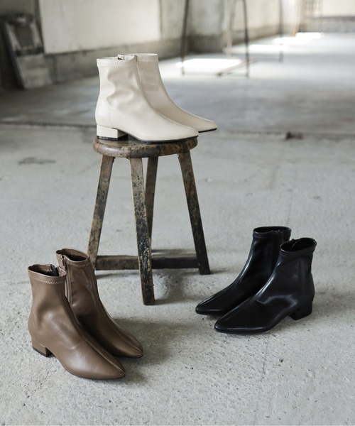 SESTO（セスト）の「ポインテッドトゥローヒールストレッチショートブーツ（ブーツ・レディース・アイボリー/グレイッシュベージュ/ブラック・LL/3L/S/M/L）」の9枚目の写真