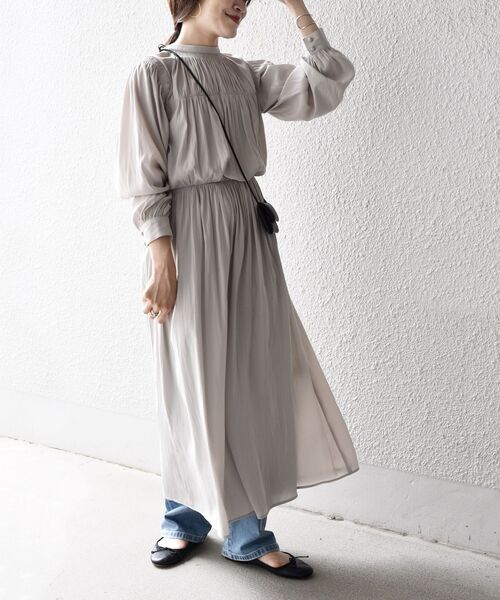 SHIPS（シップス）の「【WEB限定】〈手洗い可能〉シャーリングバックタイワンピース◇（ワンピース・レディース・ライトグレー/スカイブルー/ブラック/オレンジ/ダークブルー・SMALL/MEDIUM）」の22枚目の写真