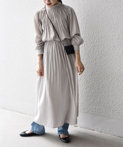 SHIPS（シップス）の「【WEB限定】〈手洗い可能〉シャーリングバックタイワンピース◇（ワンピース・レディース・ライトグレー/スカイブルー/ブラック/オレンジ/ダークブルー・SMALL/MEDIUM）」の8枚目の写真