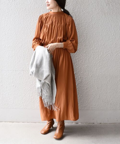 SHIPS（シップス）の「【WEB限定】〈手洗い可能〉シャーリングバックタイワンピース◇（ワンピース・レディース・ライトグレー/スカイブルー/ブラック/オレンジ/ダークブルー・SMALL/MEDIUM）」の9枚目の写真